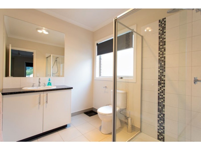 12 Valley Drive, Canadian VIC 3350