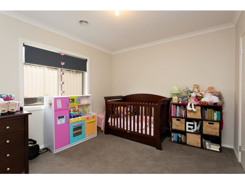 12 Valley Drive, Canadian VIC 3350