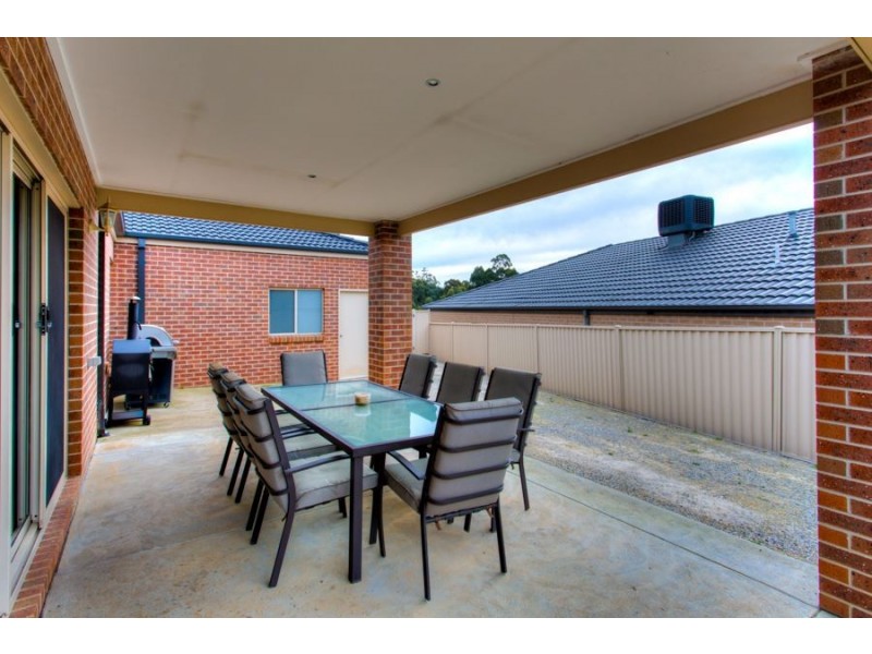 12 Valley Drive, Canadian VIC 3350