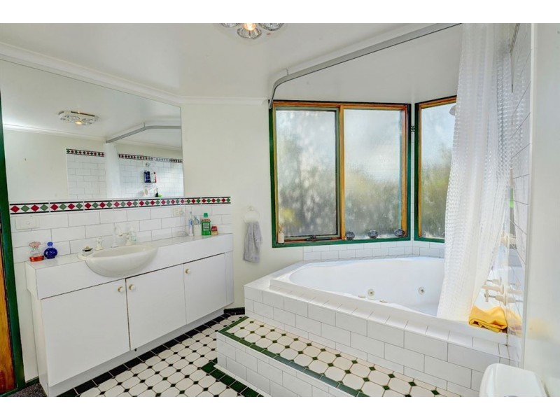 32 Avoca Crescent, Alfredton VIC 3350