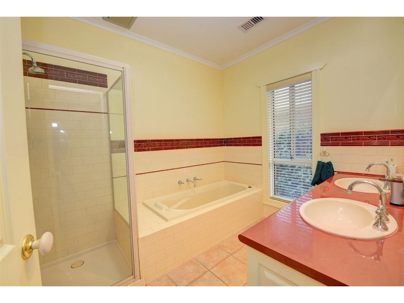 5 Boulevarde Drive, Alfredton VIC 3350