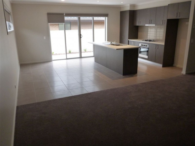 2/714 Gregory Street, Soldiers Hill VIC 3350