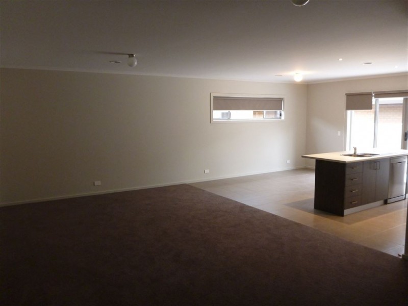 2/714 Gregory Street, Soldiers Hill VIC 3350