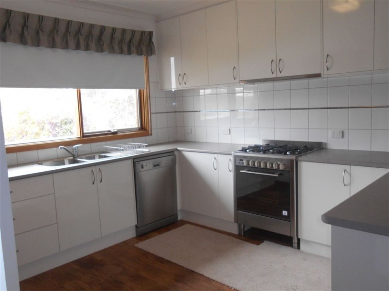 26 Semmens Ave, Creswick VIC 3363