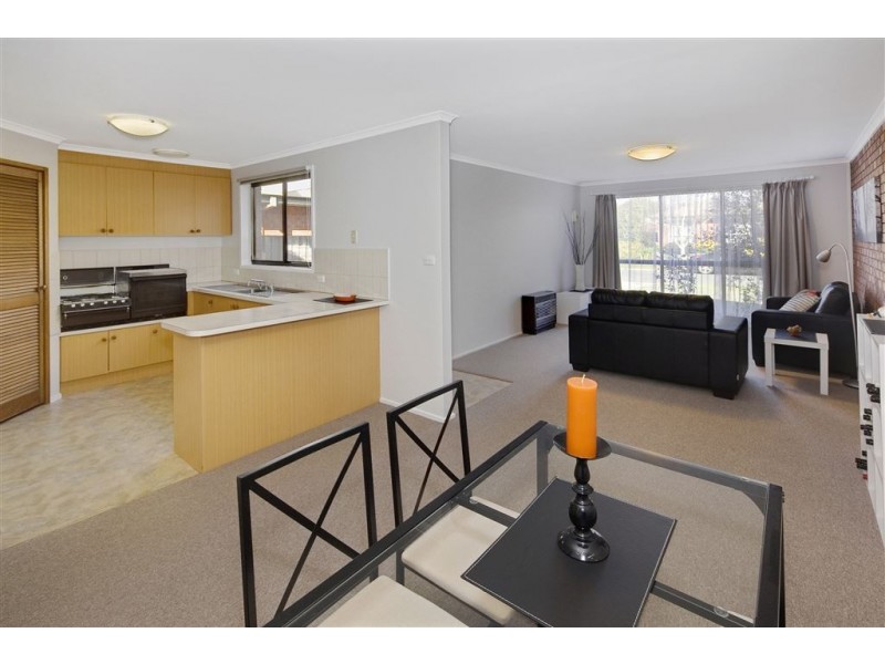 2/85 Marie Crescent, Wendouree VIC 3355