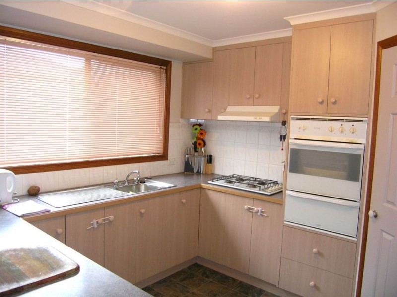 50 Rowan Parade, Wendouree VIC 3355