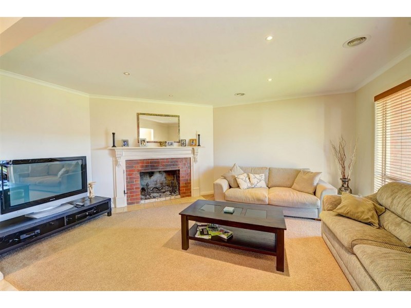 48 Cartledge Avenue, Mount Clear VIC 3350