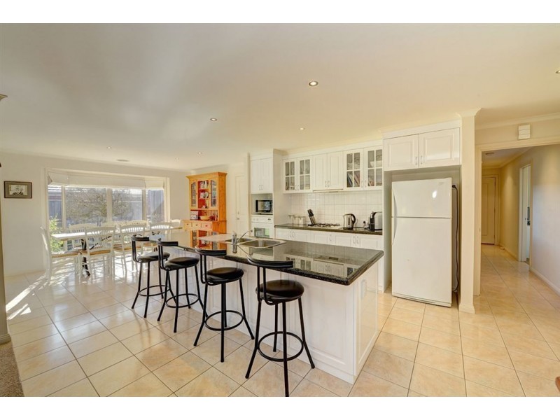 48 Cartledge Avenue, Mount Clear VIC 3350