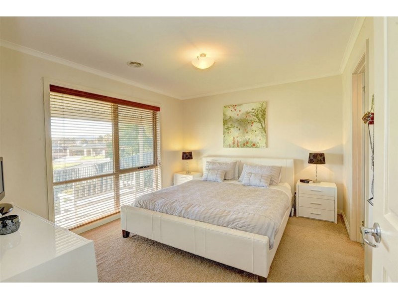 48 Cartledge Avenue, Mount Clear VIC 3350