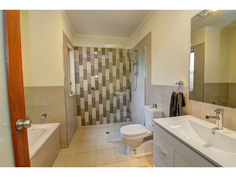 6 Hereford Close, Delacombe VIC 3356