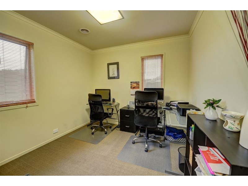 6 Hereford Close, Delacombe VIC 3356