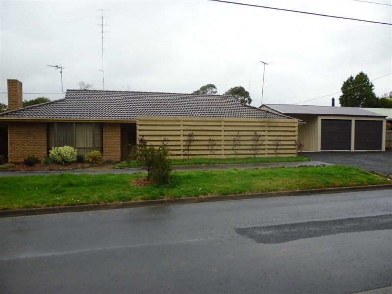 9 Malbec Drive, Mount Clear VIC 3350