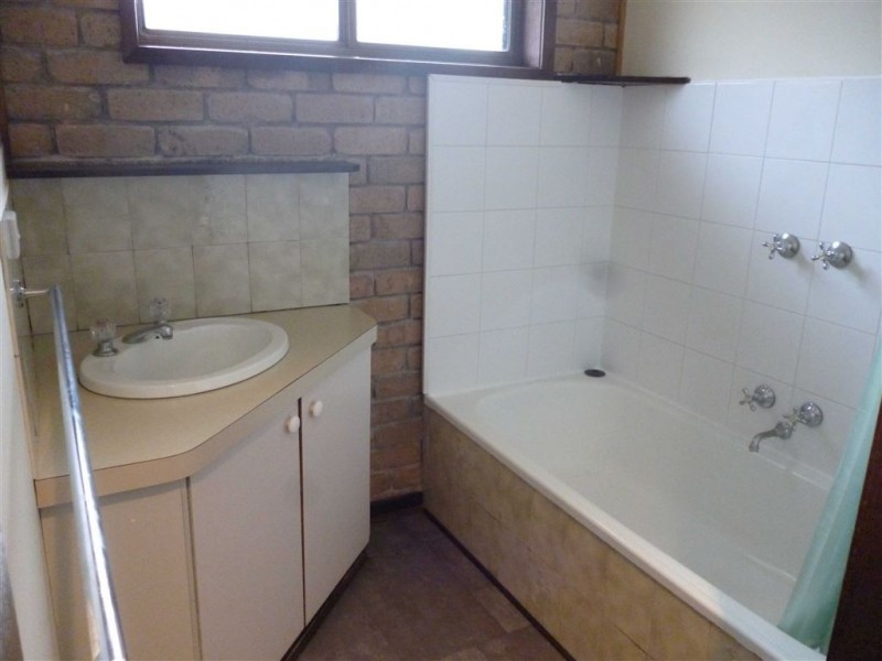 9 Malbec Drive, Mount Clear VIC 3350