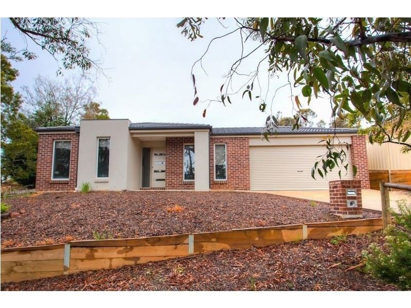 11 Shakespeare Avenue, Mount Helen VIC 3350