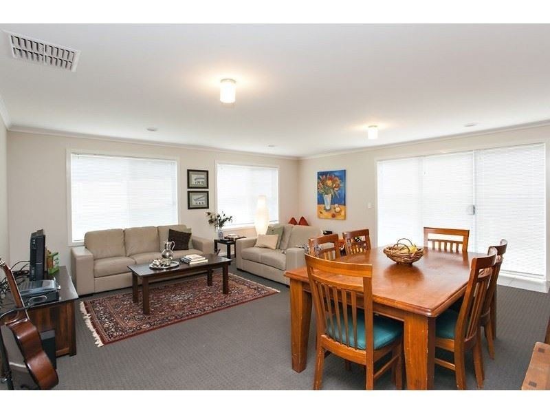 11 Shakespeare Avenue, Mount Helen VIC 3350