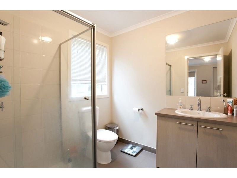 11 Shakespeare Avenue, Mount Helen VIC 3350