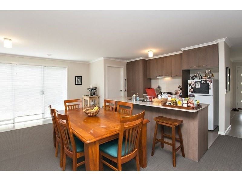 11 Shakespeare Avenue, Mount Helen VIC 3350