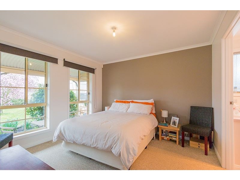 16 Mathoura Place, Ballarat North VIC 3350