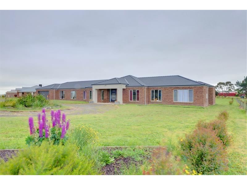 12 Diamond Drive, Cardigan Village VIC 3352