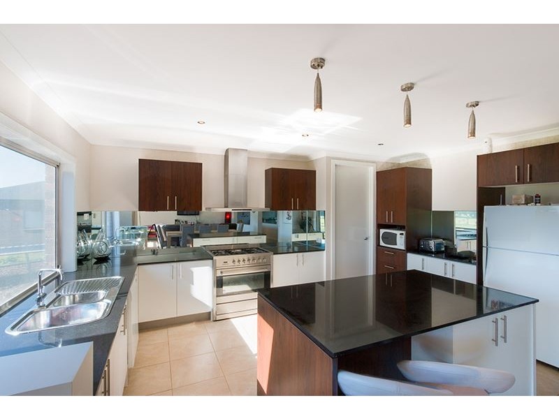 12 Diamond Drive, Cardigan Village VIC 3352