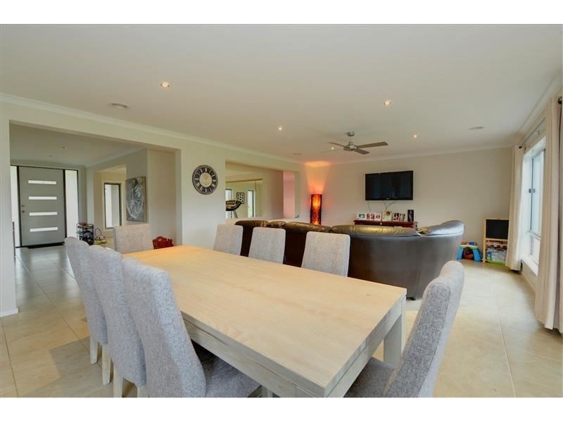 12 Diamond Drive, Cardigan Village VIC 3352