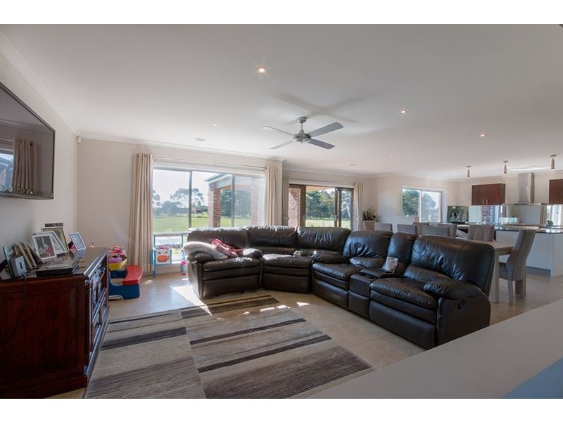 12 Diamond Drive, Cardigan Village VIC 3352