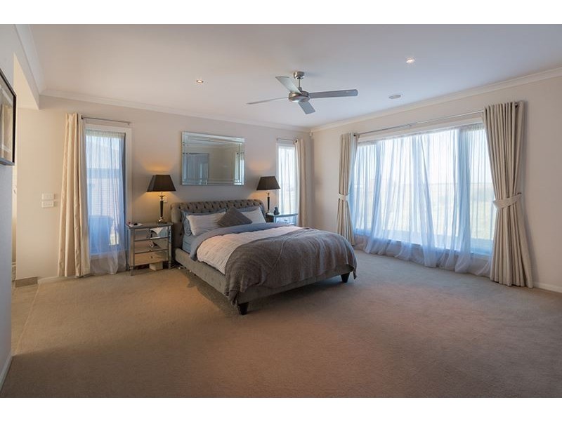 12 Diamond Drive, Cardigan Village VIC 3352