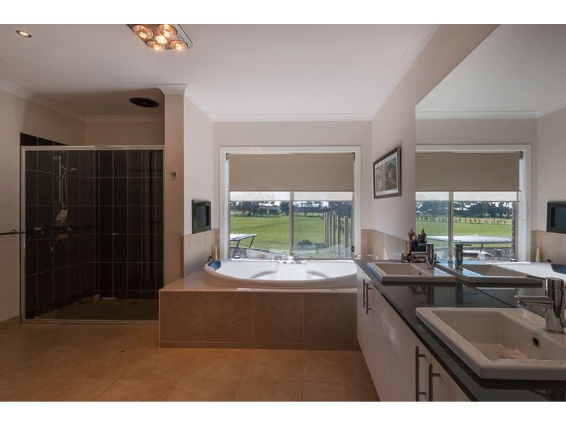 12 Diamond Drive, Cardigan Village VIC 3352