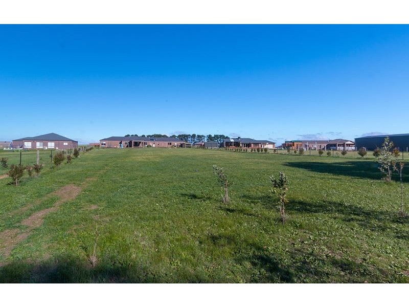 12 Diamond Drive, Cardigan Village VIC 3352