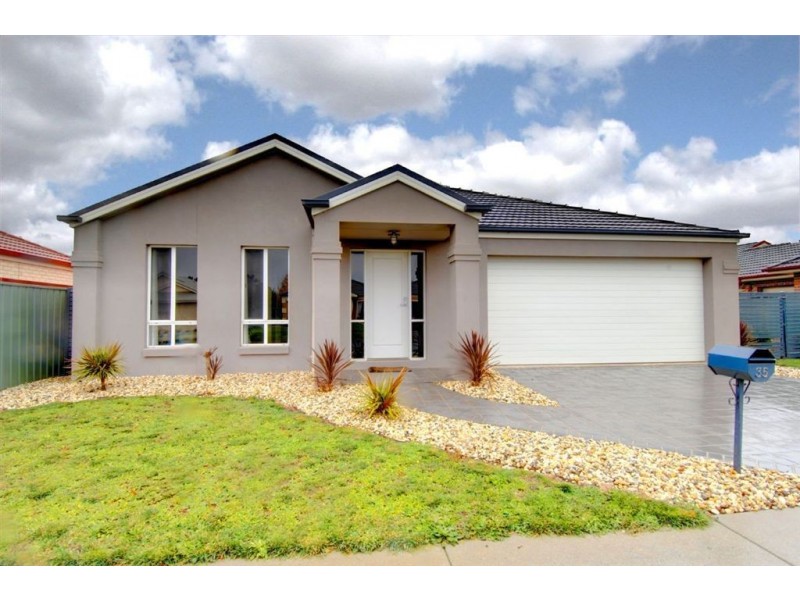 35 Faversham Avenue, Lake Gardens VIC 3355