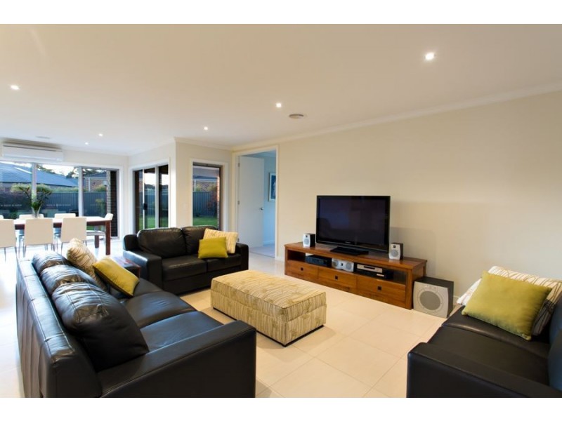 7 Exmoor Court, Alfredton VIC 3350