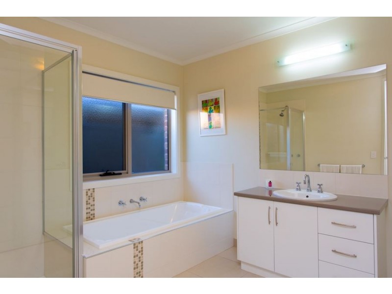 7 Exmoor Court, Alfredton VIC 3350