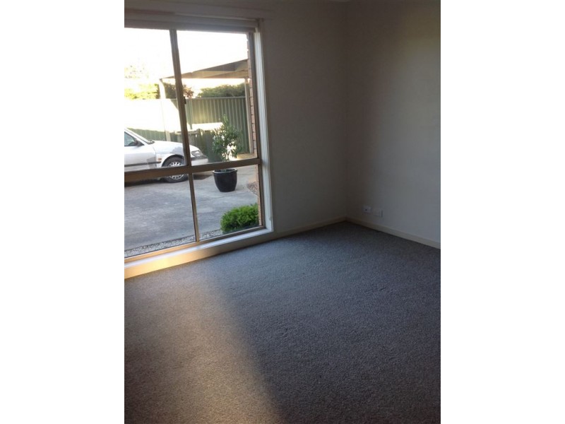 2/71 Hill Street, Sebastopol VIC 3356