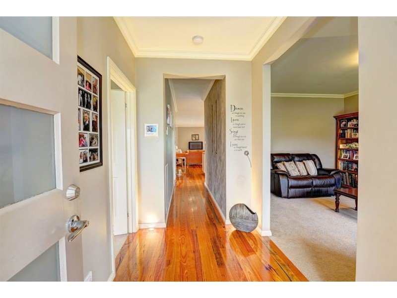 9 Malahide Drive, Miners Rest VIC 3352