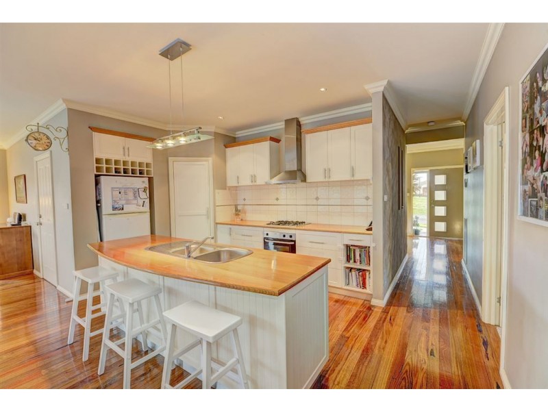 9 Malahide Drive, Miners Rest VIC 3352