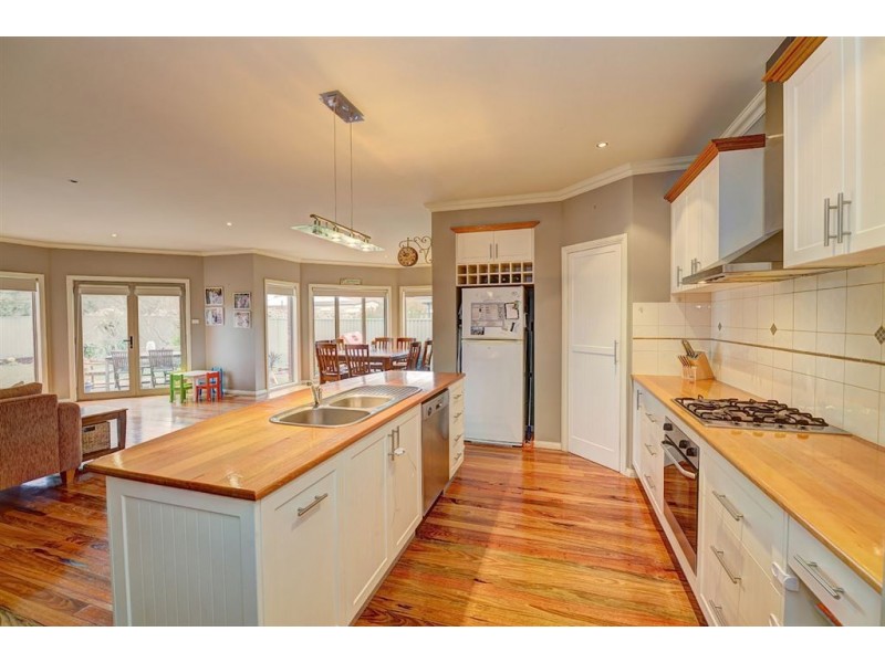 9 Malahide Drive, Miners Rest VIC 3352