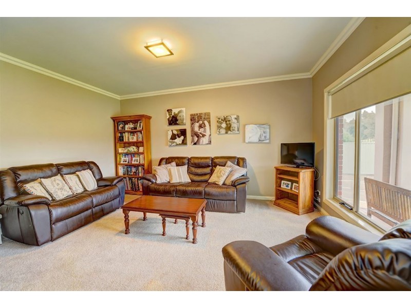 9 Malahide Drive, Miners Rest VIC 3352