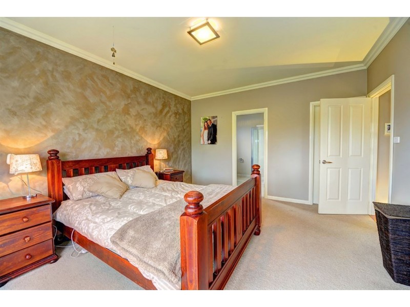 9 Malahide Drive, Miners Rest VIC 3352