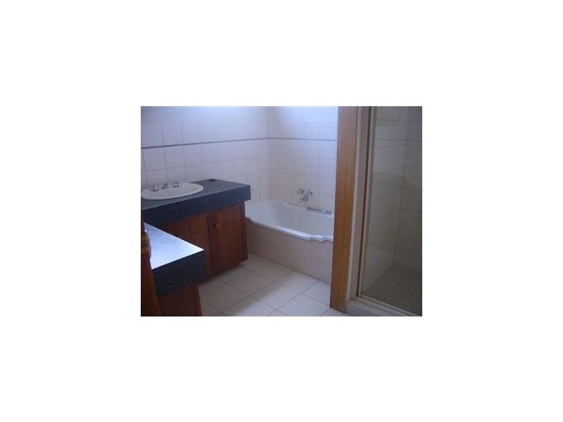 4 Durham Street, Newington VIC 3350