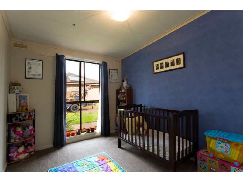 15 Madden Road, Cardigan Village VIC 3352