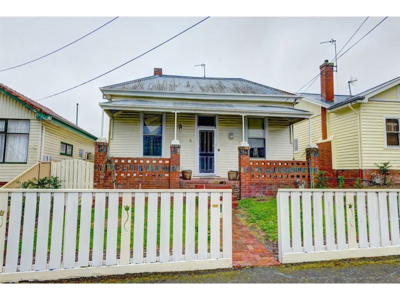 5 Chisholm Street, Soldiers Hill VIC 3350