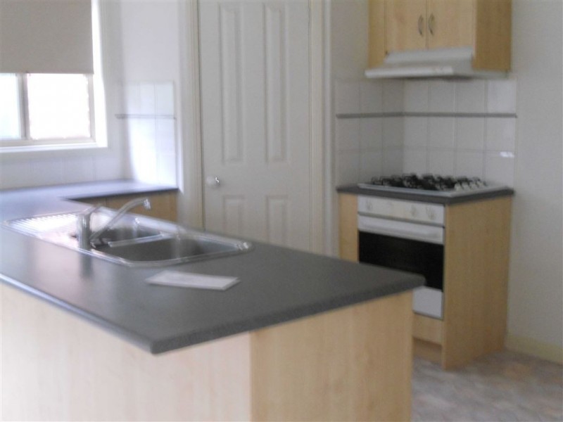 30 Parbury Ave, Lake Gardens VIC 3355