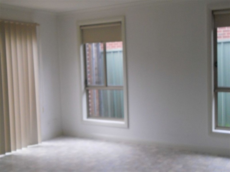 30 Parbury Ave, Lake Gardens VIC 3355