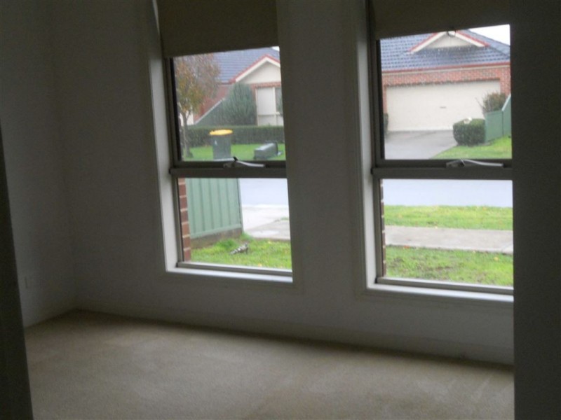 30 Parbury Ave, Lake Gardens VIC 3355