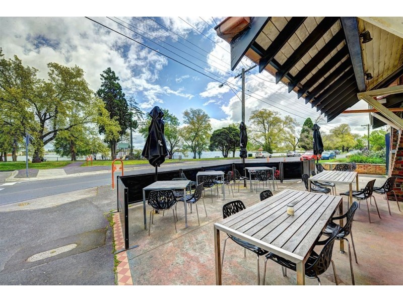 2 Wendouree Parade, Lake Wendouree VIC 3350