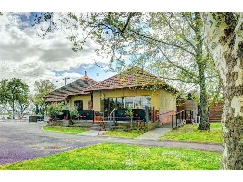 2 Wendouree Parade, Lake Wendouree VIC 3350