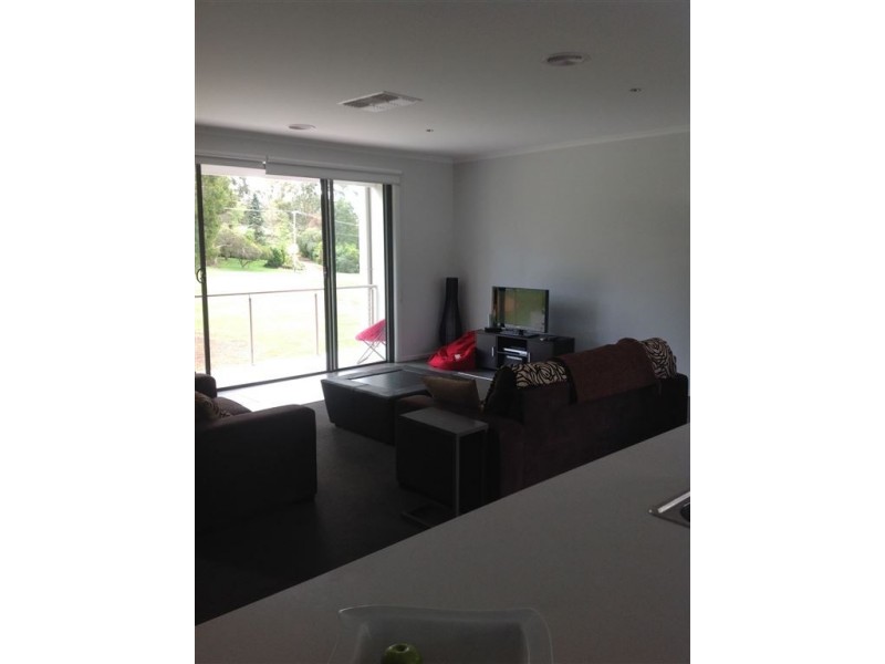 2/119 Yarana Drive, Mount Helen VIC 3350