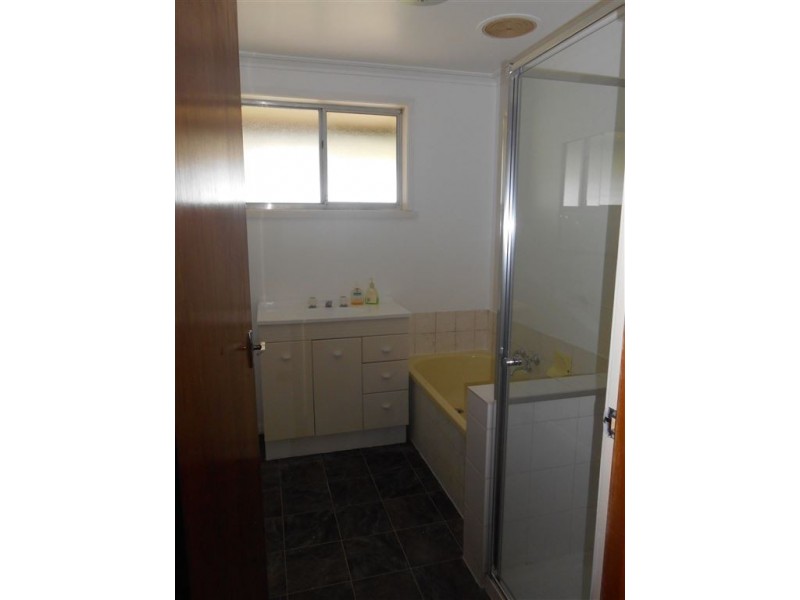 17 Gladstone Street, Sebastopol VIC 3356