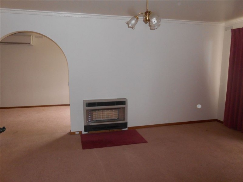 17 Gladstone Street, Sebastopol VIC 3356