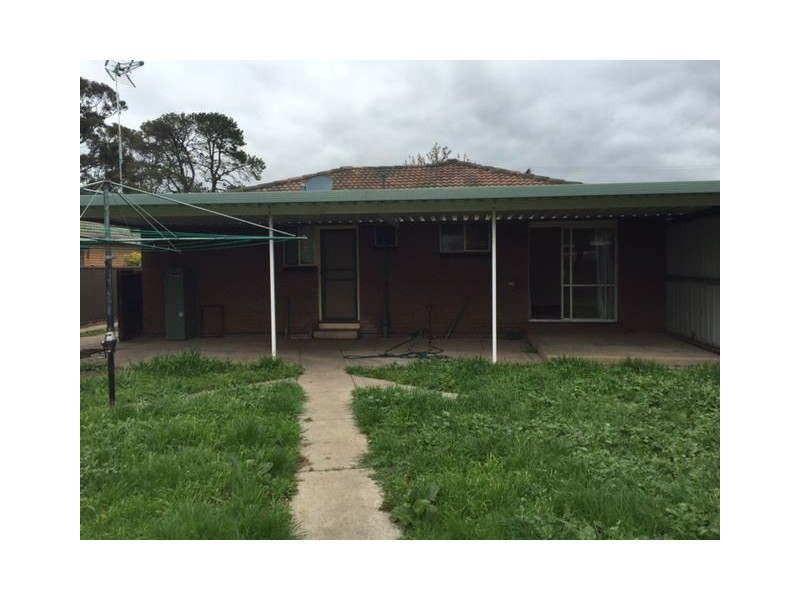 17 Gladstone Street, Sebastopol VIC 3356